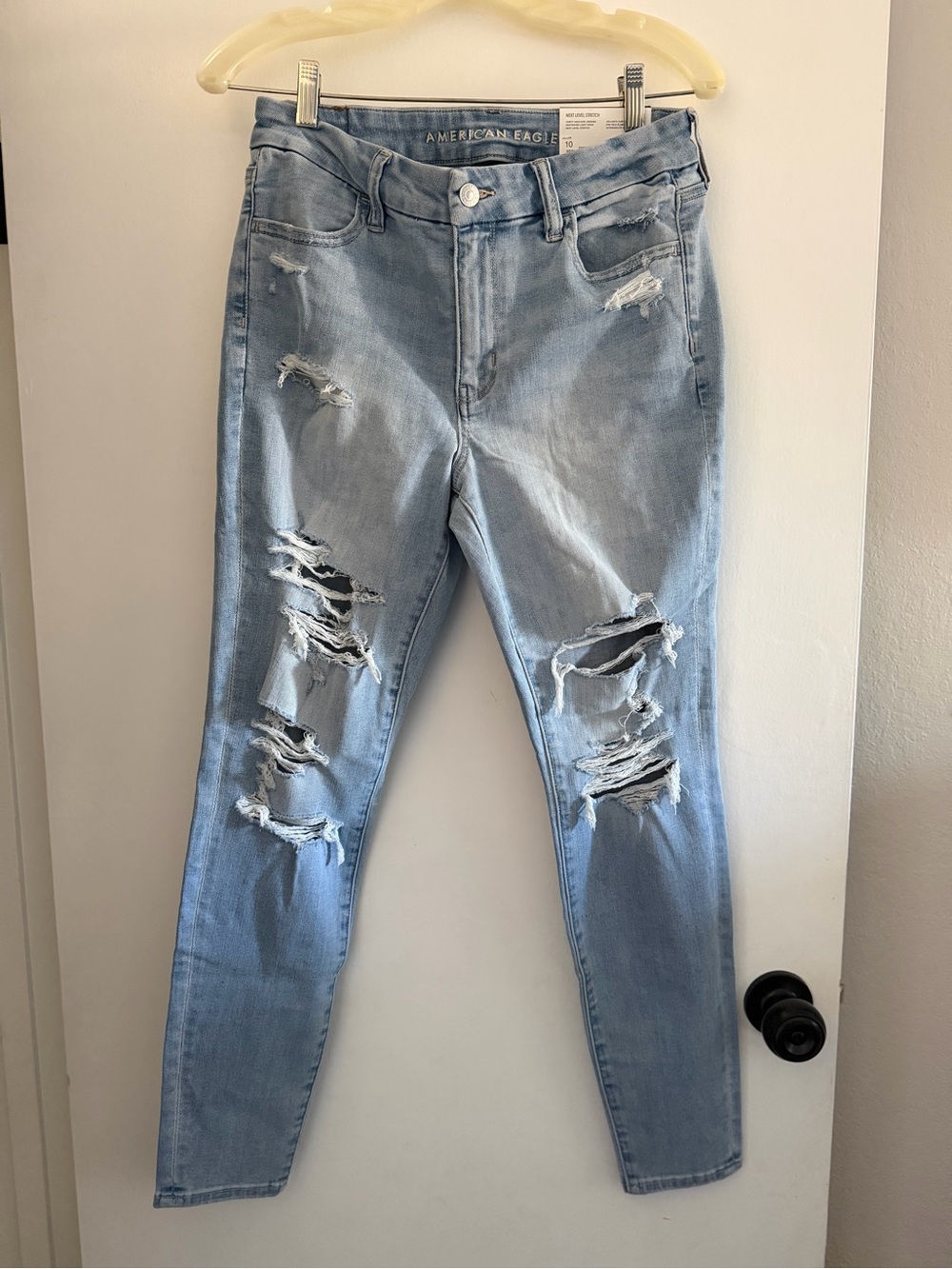 American Eagle Outfitters Light Wash Ripped Skinny Jeans. *Brand New With Tags*